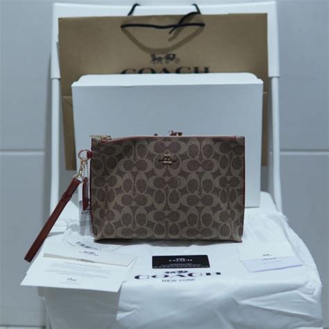 pouch coach wanita